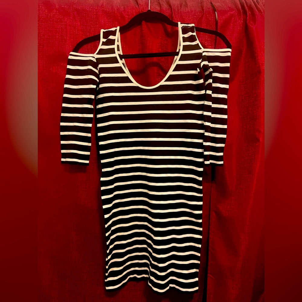 Bebe bodycon off the shoulder P/S mini dress